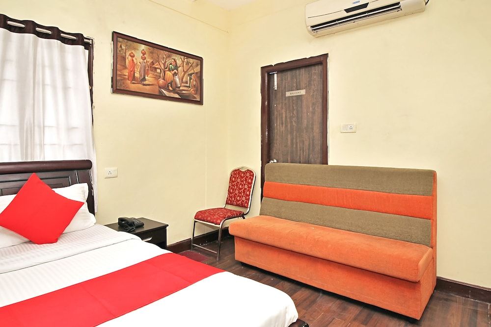 OYO 24605 Grand Season Double or Twin Room 8