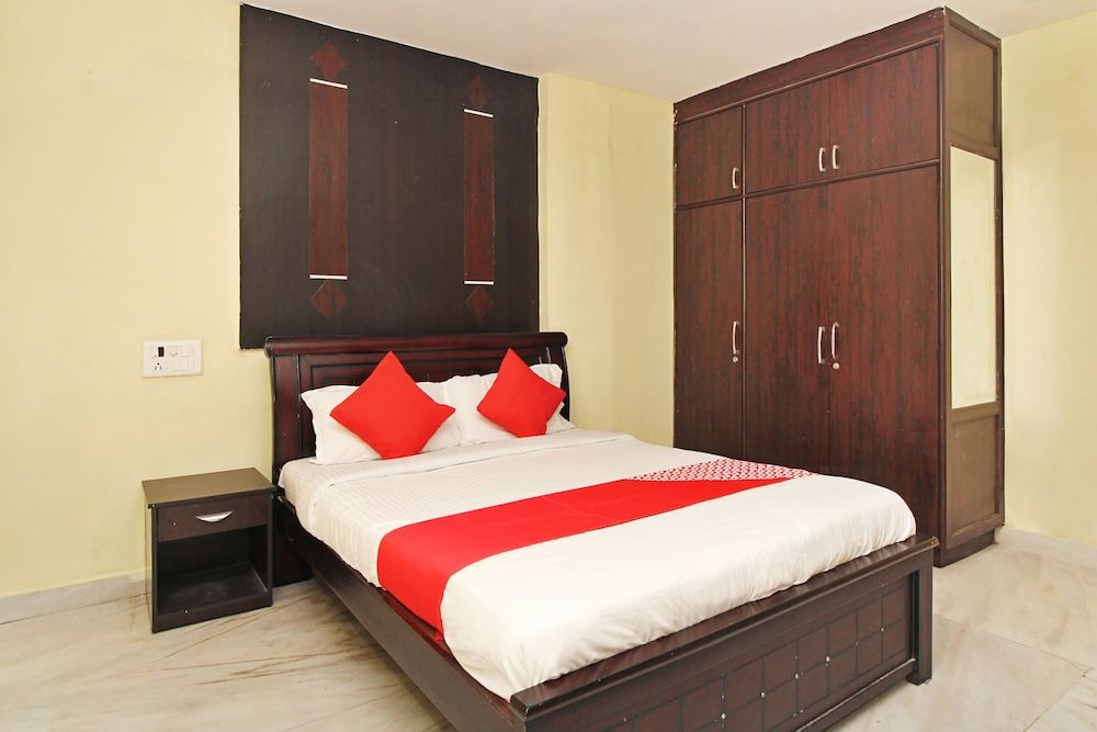 OYO 24605 Grand Season Double or Twin Room 2