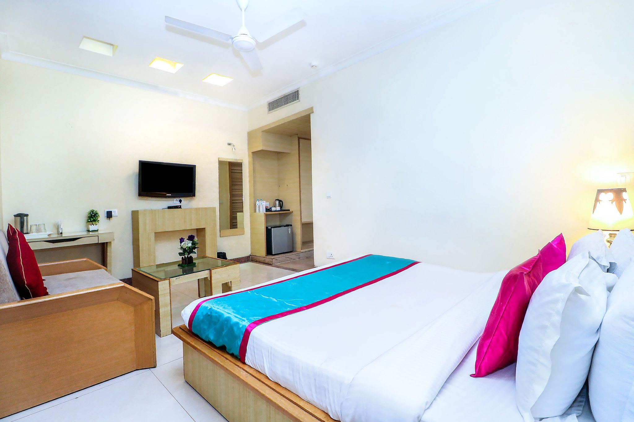 Hotel Rajshree Super Deluxe Room 4