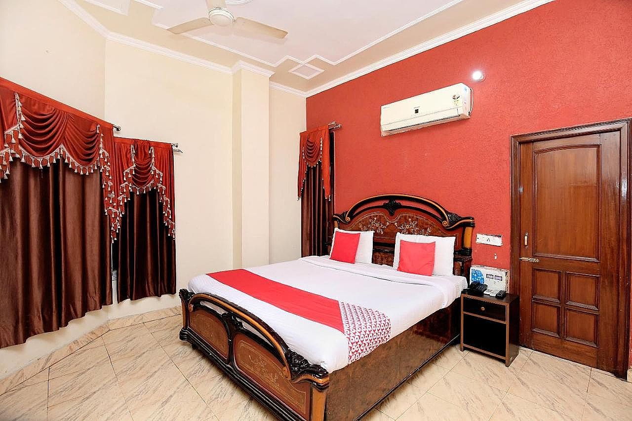 undefined Holiday Classic 8