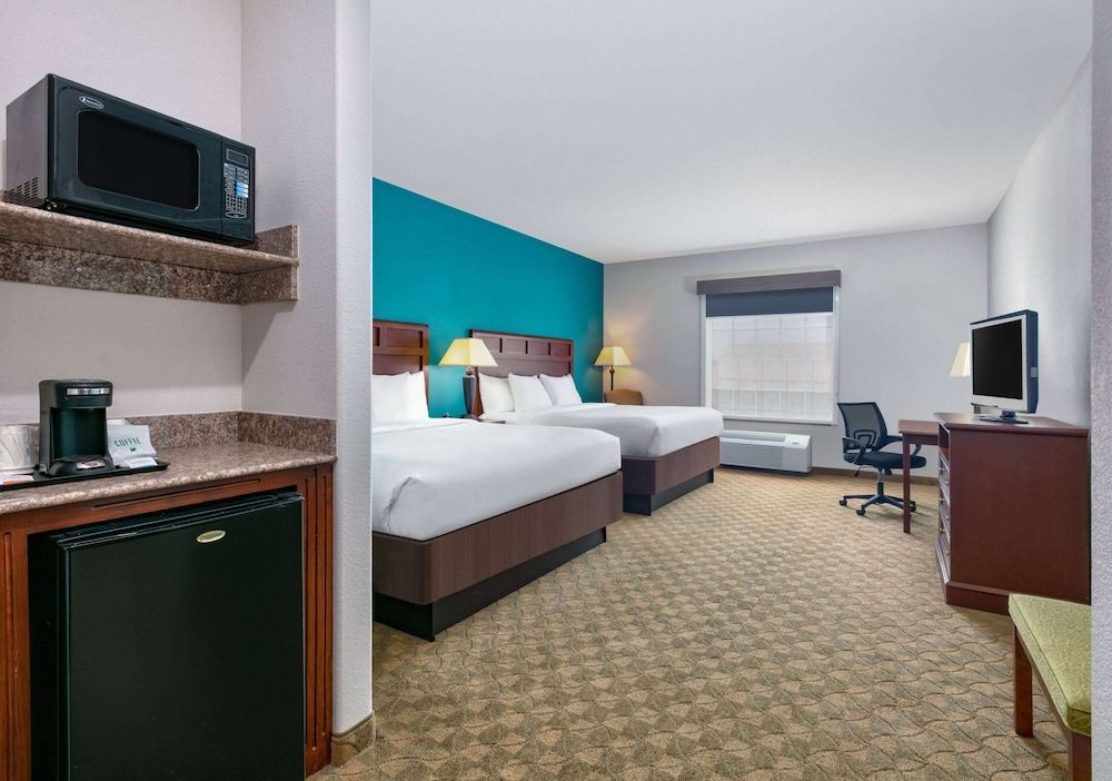 Suite, Non Smoking (2 King Beds)
