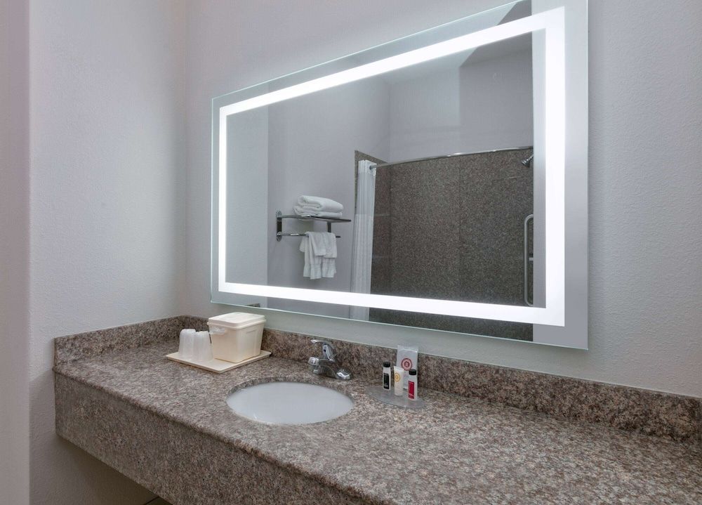 Room, 1 King Bed, Accessible, Non Smoking (Tub with Grab Bars)