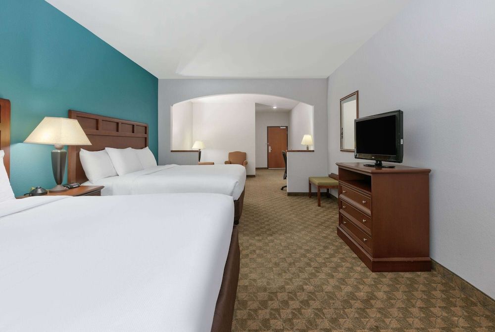 Suite, Non Smoking (2 King Beds)