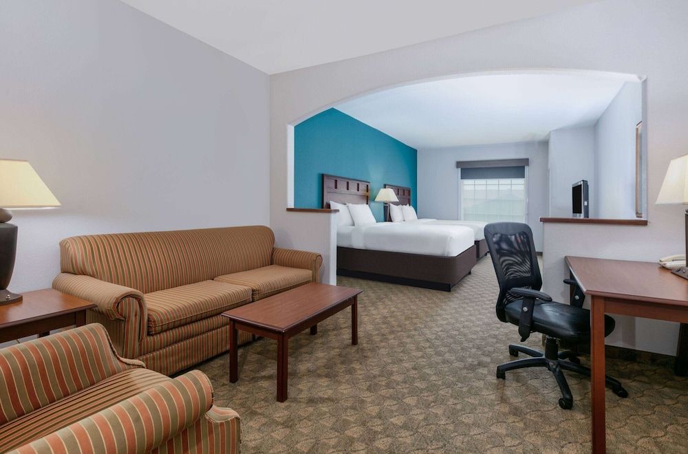 Suite, 2 Queen Beds, Non Smoking
