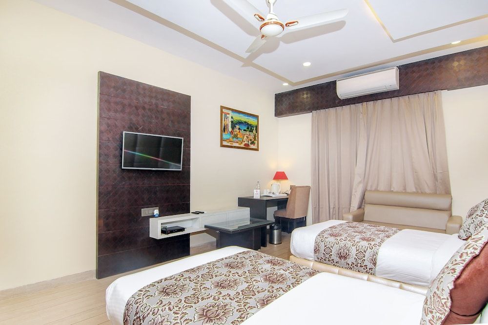 OYO 13482 Hotel Moments Double or Twin Room 5