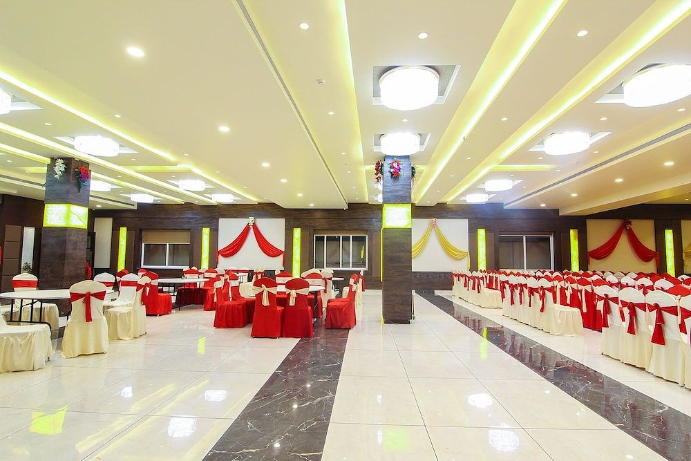 undefined OYO 13482 Hotel Moments 2