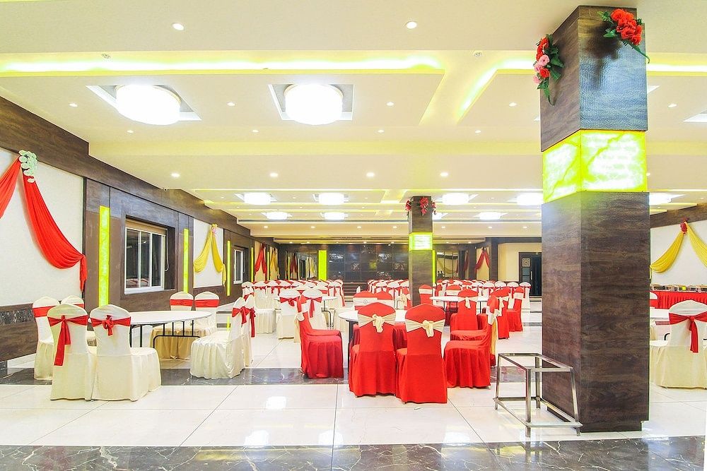 undefined OYO 13482 Hotel Moments 4