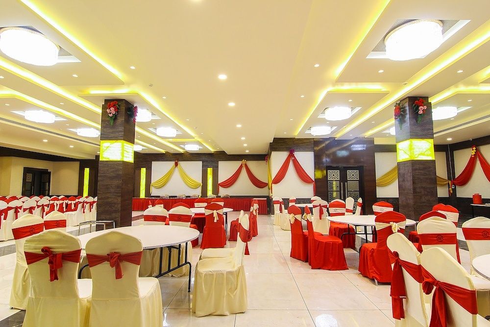 undefined OYO 13482 Hotel Moments 3