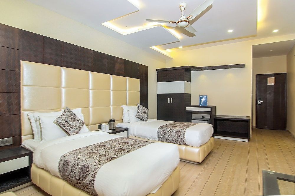 undefined OYO 13482 Hotel Moments 8