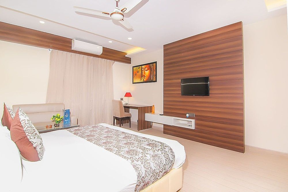 undefined OYO 13482 Hotel Moments 7