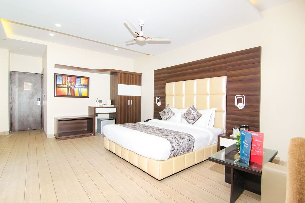 OYO 13482 Hotel Moments Double or Twin Room