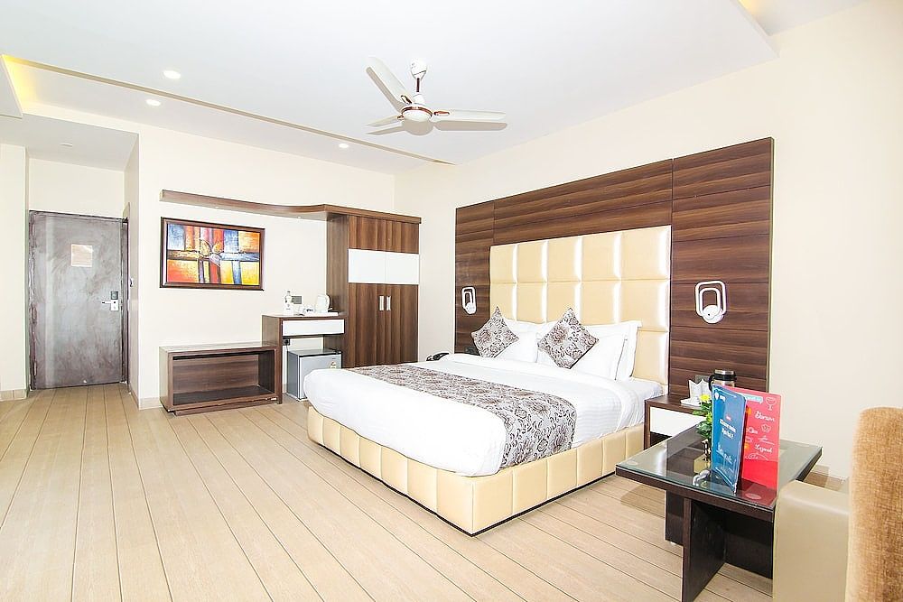 undefined OYO 13482 Hotel Moments 10