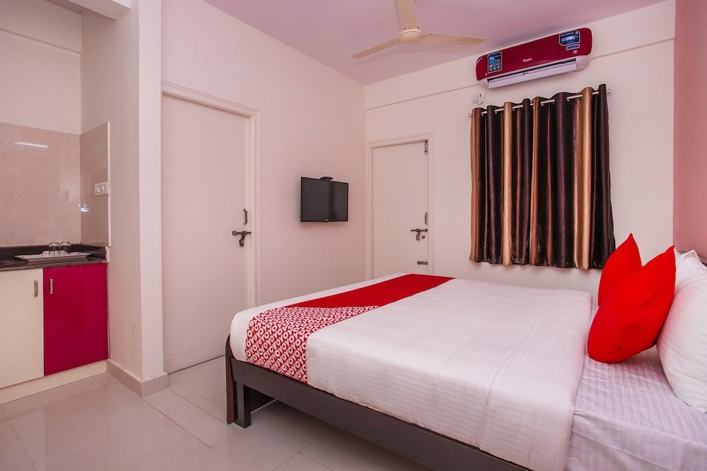 OYO 23441 Shree Gowri Comfort Double or Twin Room 9
