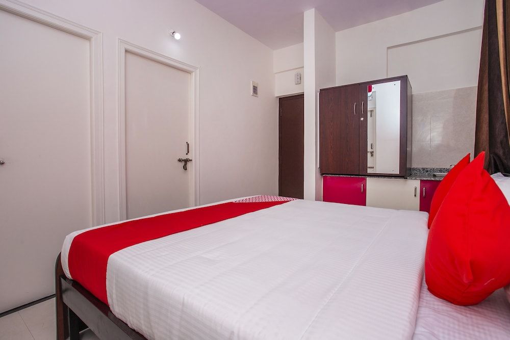 OYO 23441 Shree Gowri Comfort Double or Twin Room 6