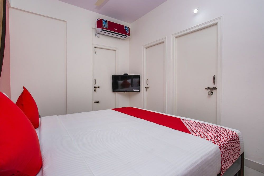 OYO 23441 Shree Gowri Comfort Double or Twin Room 13