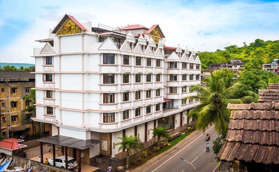 undefined Hotel Grace Majestic 6