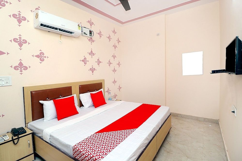 undefined OYO 43966 Jaura Inn 7
