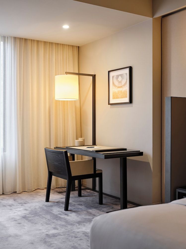 Hotel Realm Family Deluxe Room-Interconnecting 6