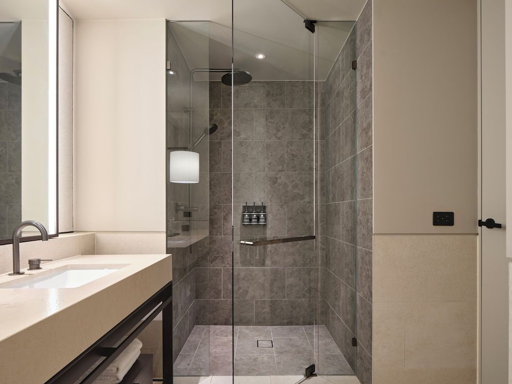 Hotel Realm Family Deluxe Room-Interconnecting 5