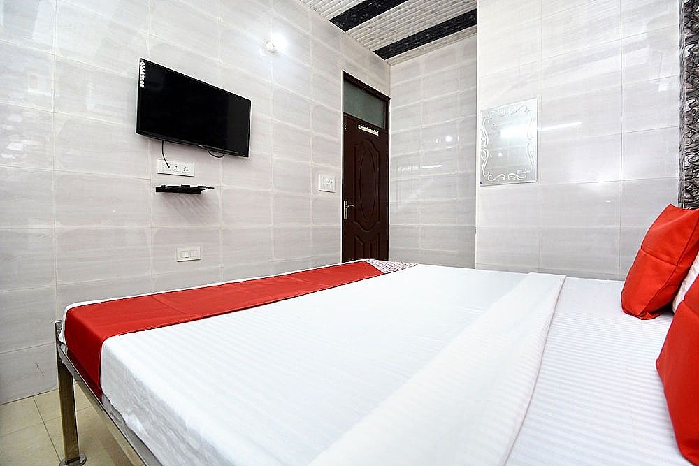 OYO 29417 Ms Guest House Double or Twin Room 5