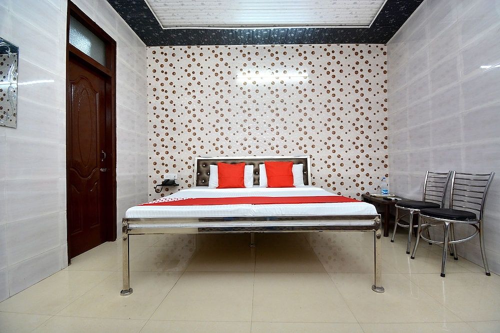 OYO 29417 Ms Guest House Double or Twin Room 11