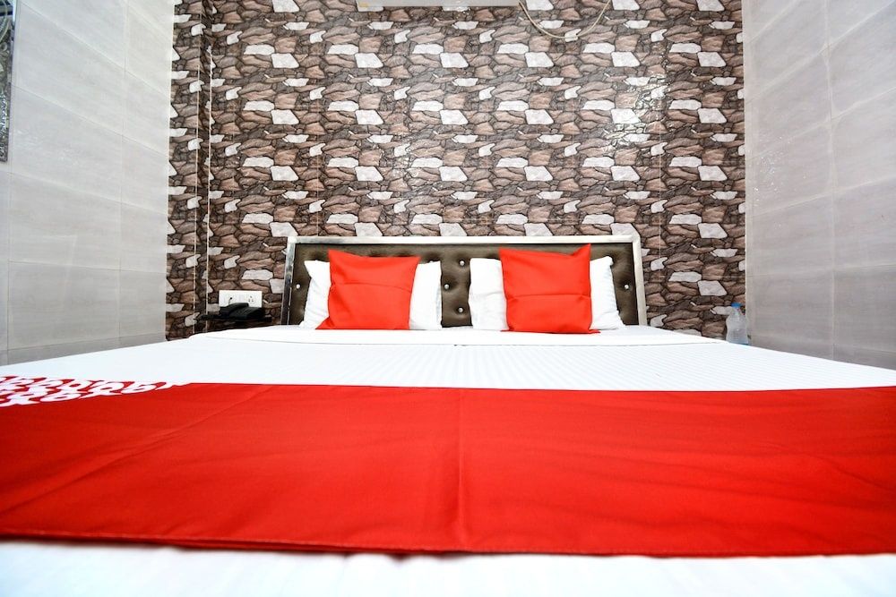 OYO 29417 Ms Guest House Double or Twin Room 2