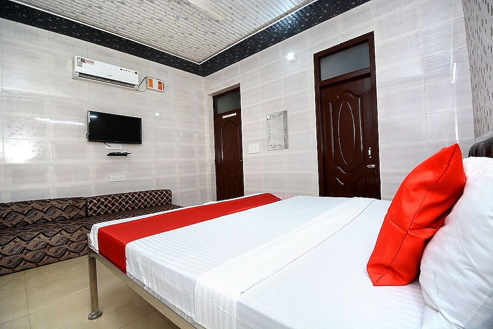OYO 29417 Ms Guest House Double or Twin Room 8