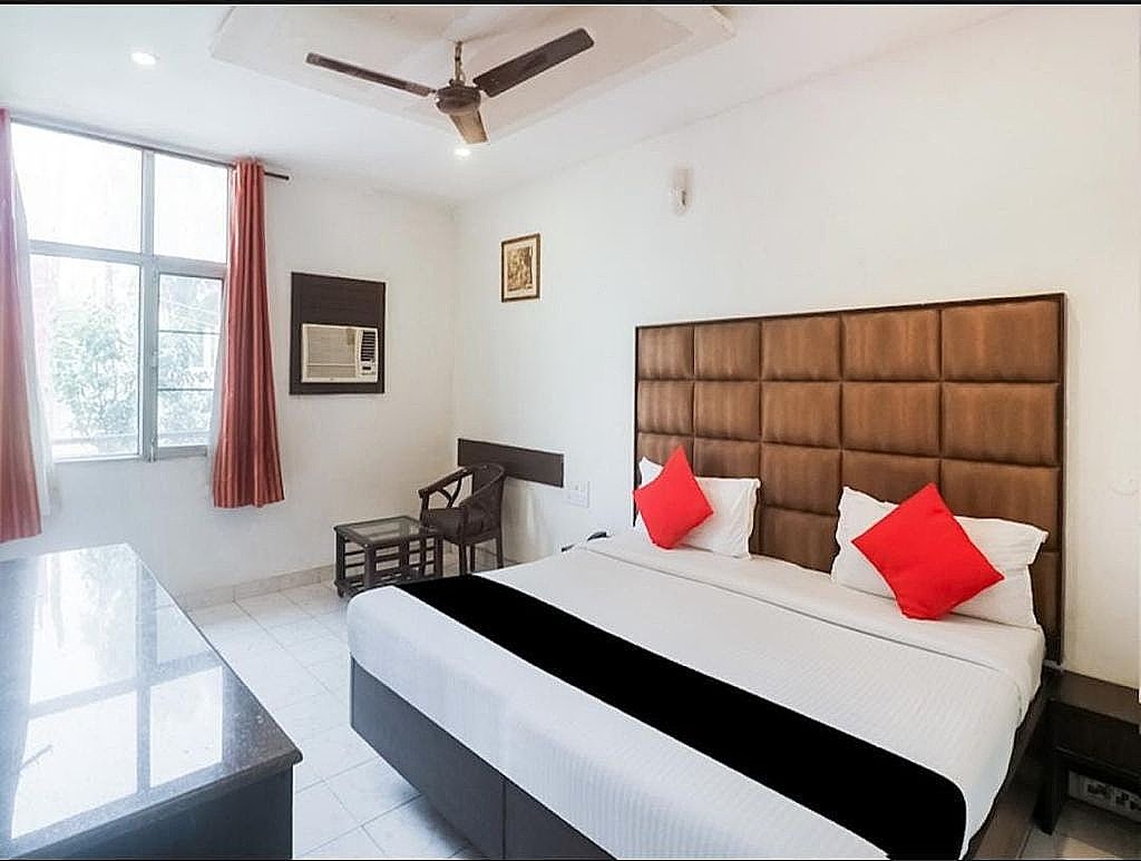 Motel Maurya Deluxe AC Rooms 2