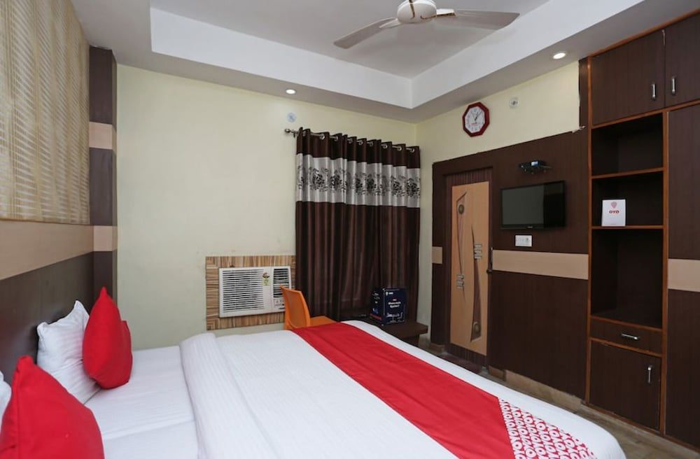 undefined Hotel Crystal Inn 5