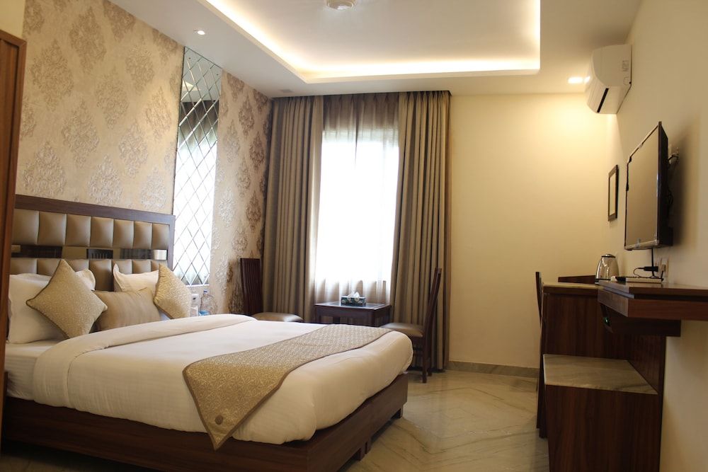 Royal Residence on Iffco chowk Executive Room 7