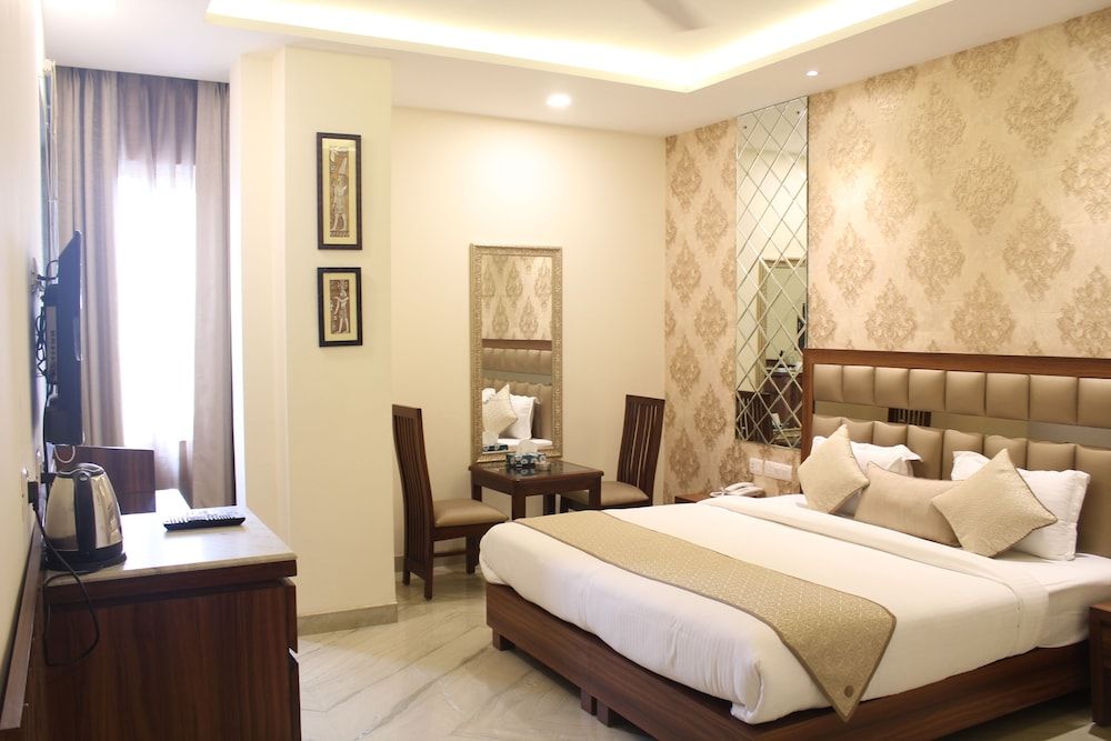 Royal Residence on Iffco chowk Executive Room 6