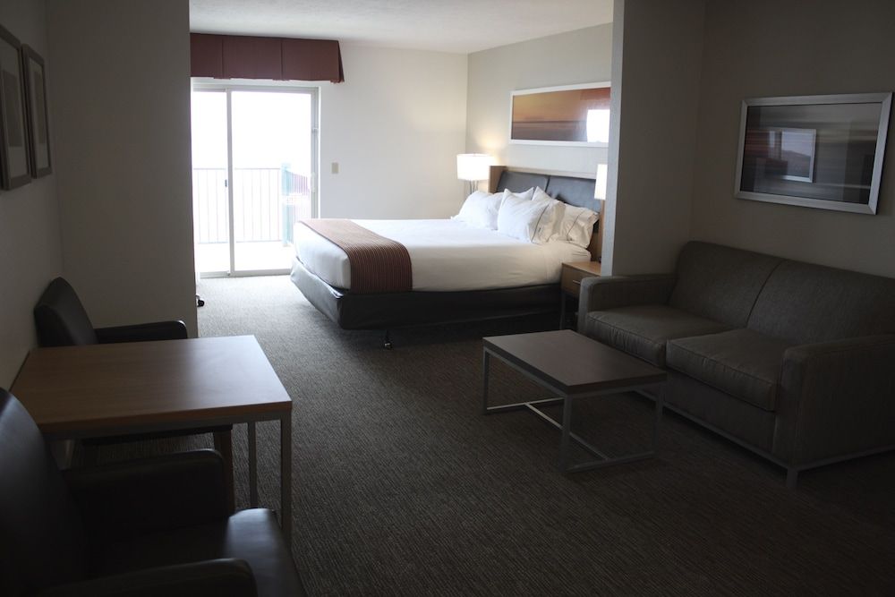 Standard Room, 1 King Bed, Balcony