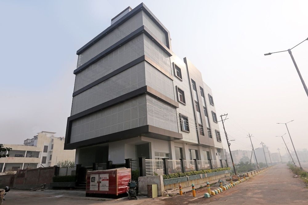 undefined OYO Flagship 199 Gomti Nagar 3