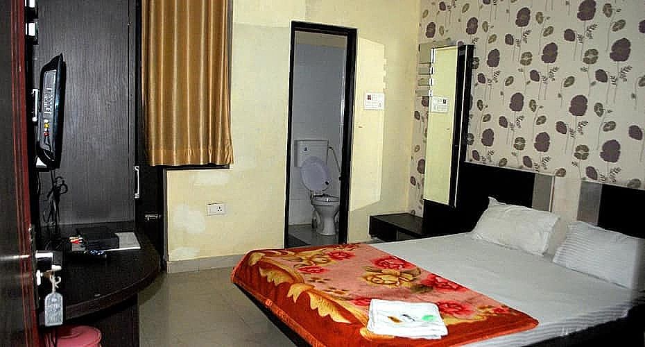 Hotel Highway Pride Super Deluxe AC Room 3