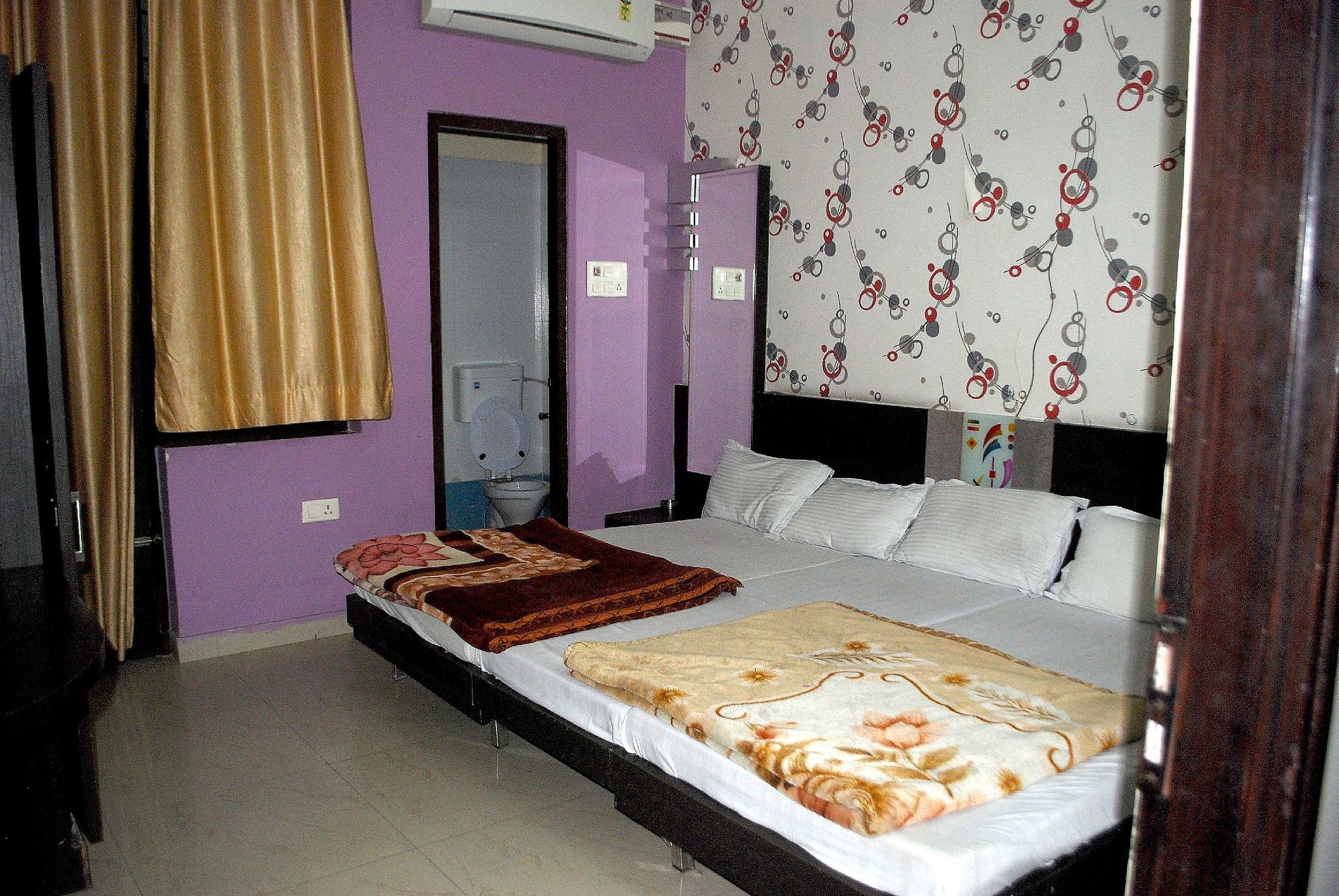 Hotel Highway Pride Super Deluxe AC Room