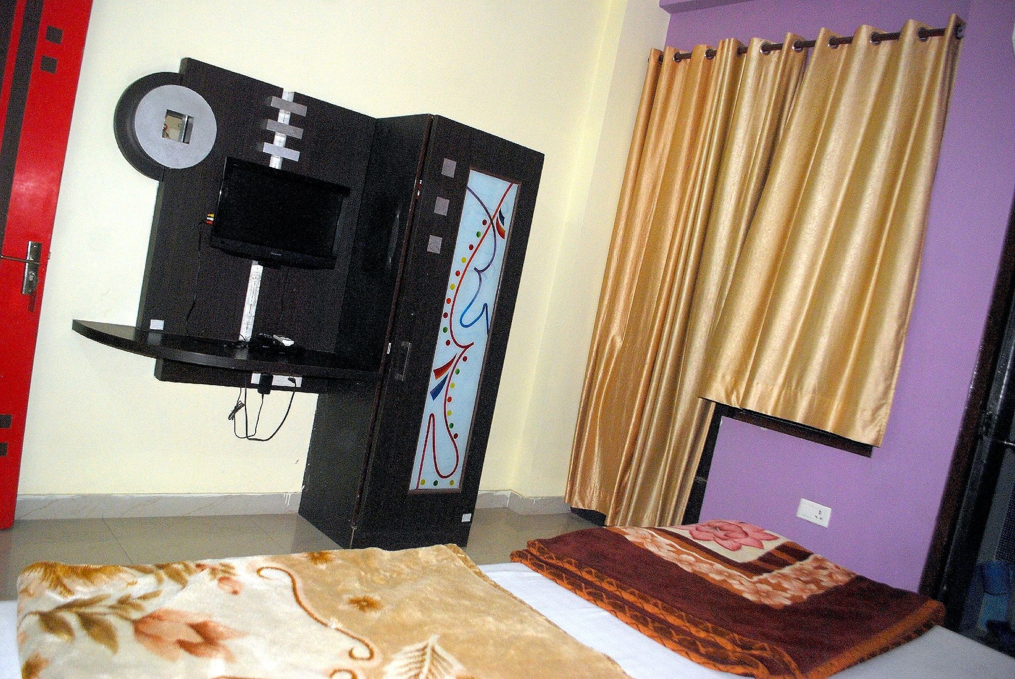 Hotel Highway Pride Super Deluxe AC Room 2