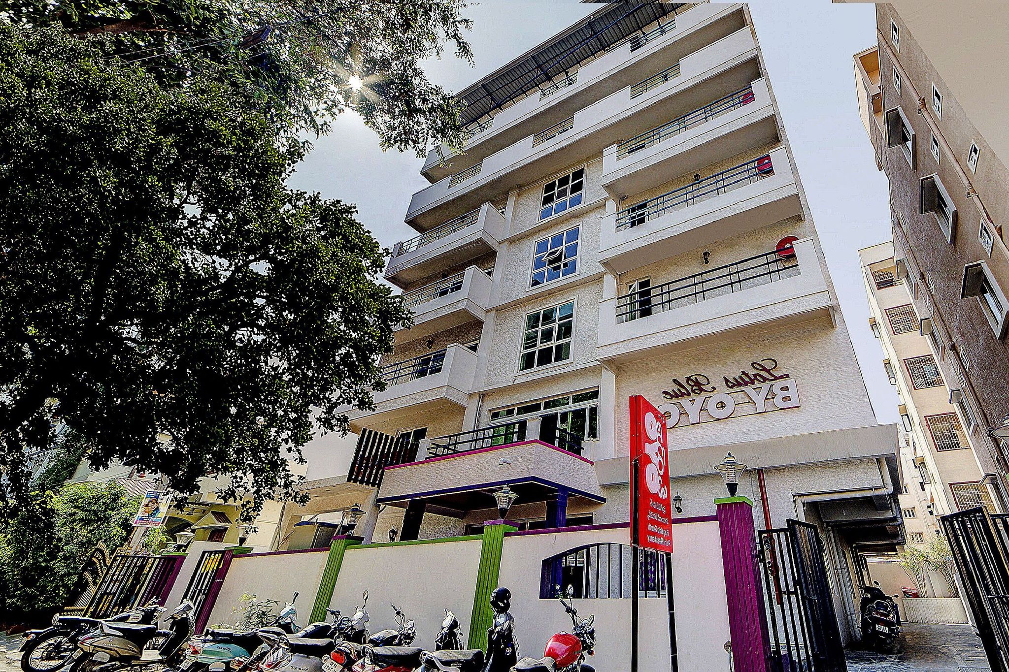 undefined Super Hotel O JNTU college Near LULU mall- KPHB Colony 9