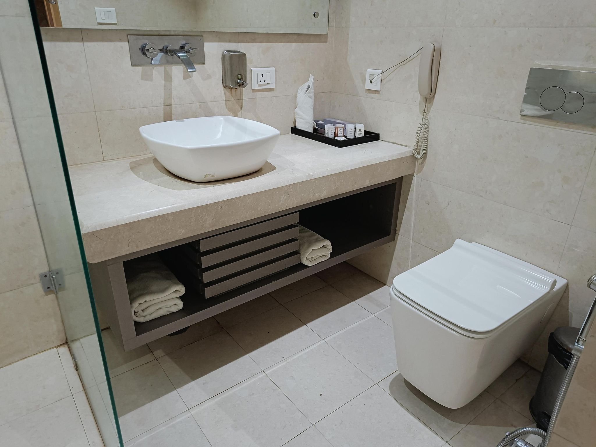 Hotel Dcorbiz Executive King Room 6