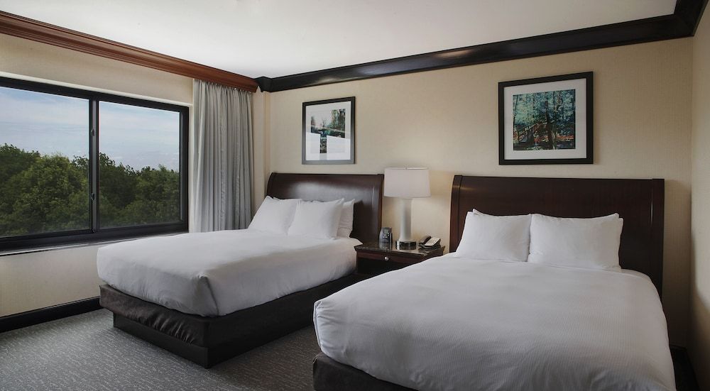 Suite, 2 Queen Beds, Accessible