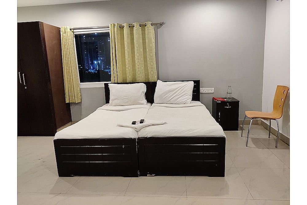 Super Collection O Jubilee Banjara Suites Deluxe Room 9