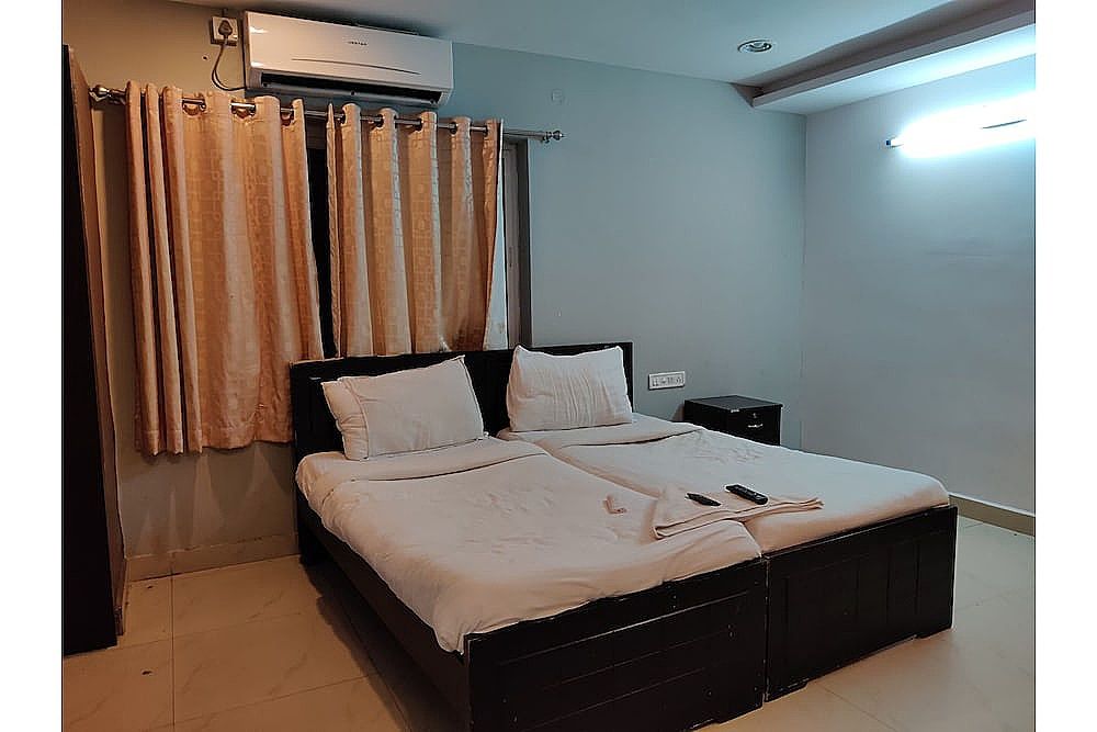 Super Collection O Jubilee Banjara Suites Deluxe Room 10