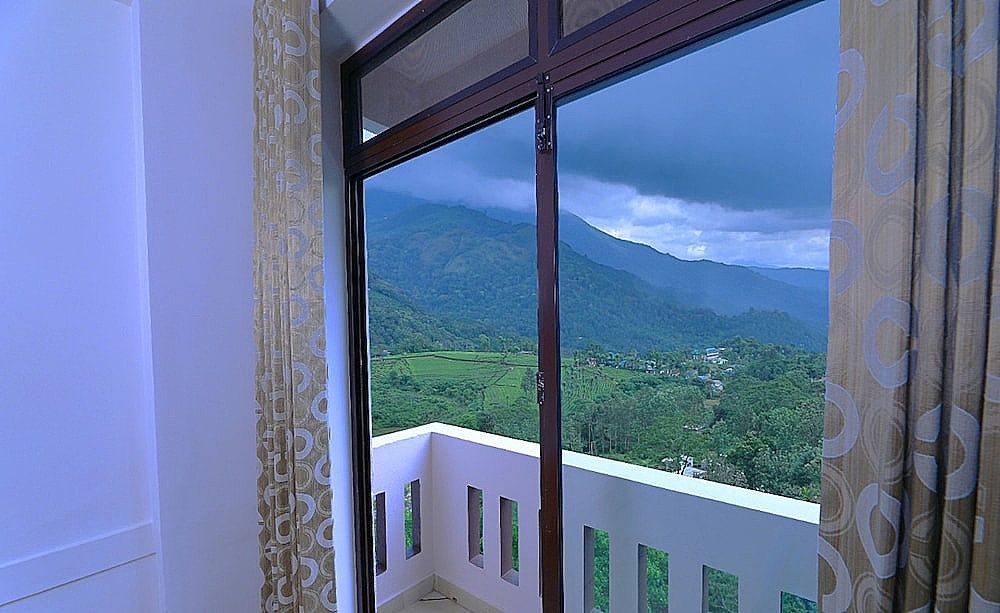 Tea Castle Munnar Deluxe Room 4