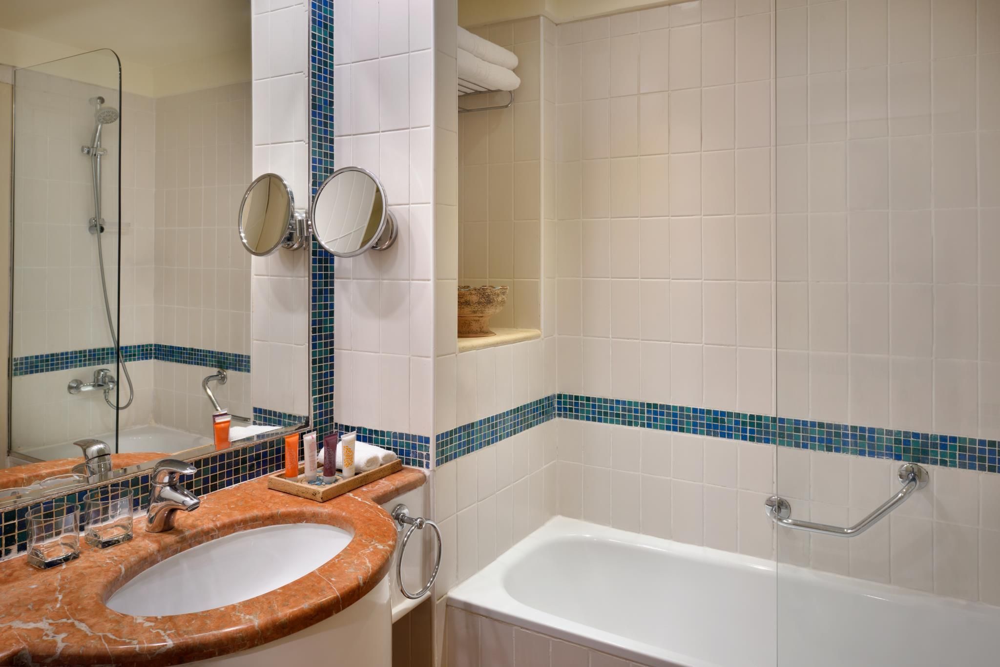 Mövenpick Resort & Spa Dead Sea Classic King 3