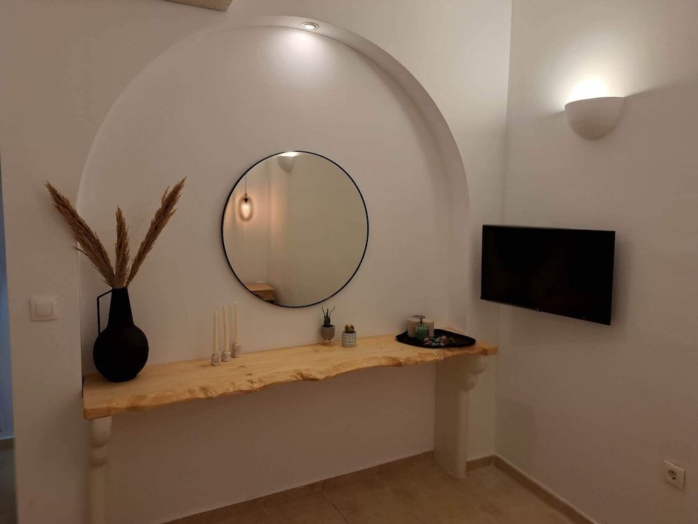 Amerisa Suites & Villa Standard Triple Room (Internal) 6