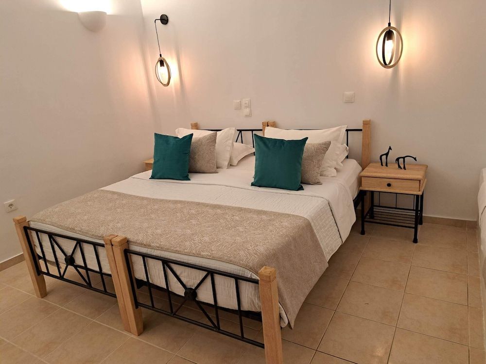 Amerisa Suites & Villa Standard Triple Room (Internal) 5