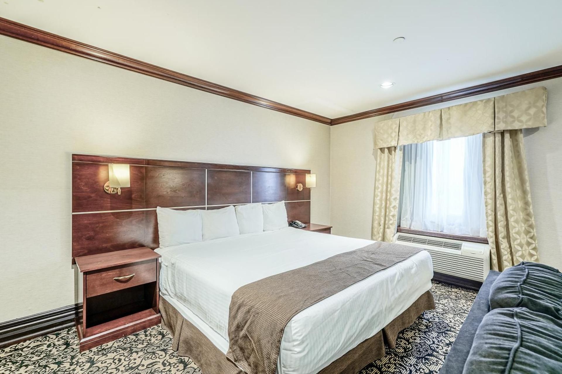 undefined Woodbine Hotel and Suites 7