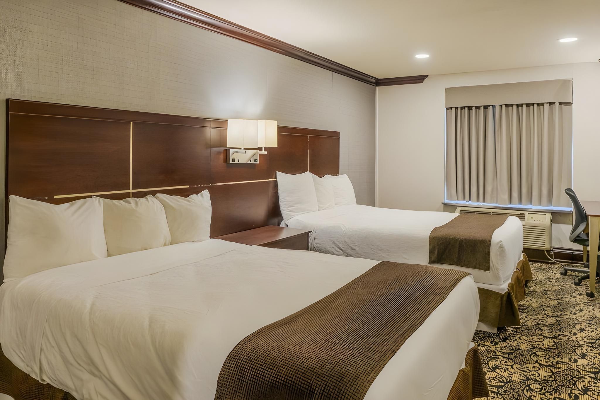 undefined Woodbine Hotel and Suites 4