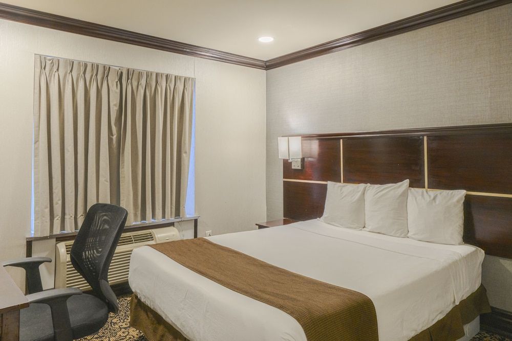 undefined Woodbine Hotel and Suites 3