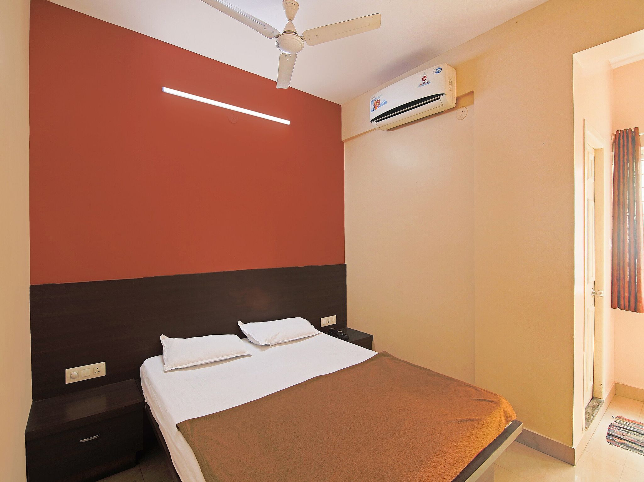 undefined Everest Comforts 10