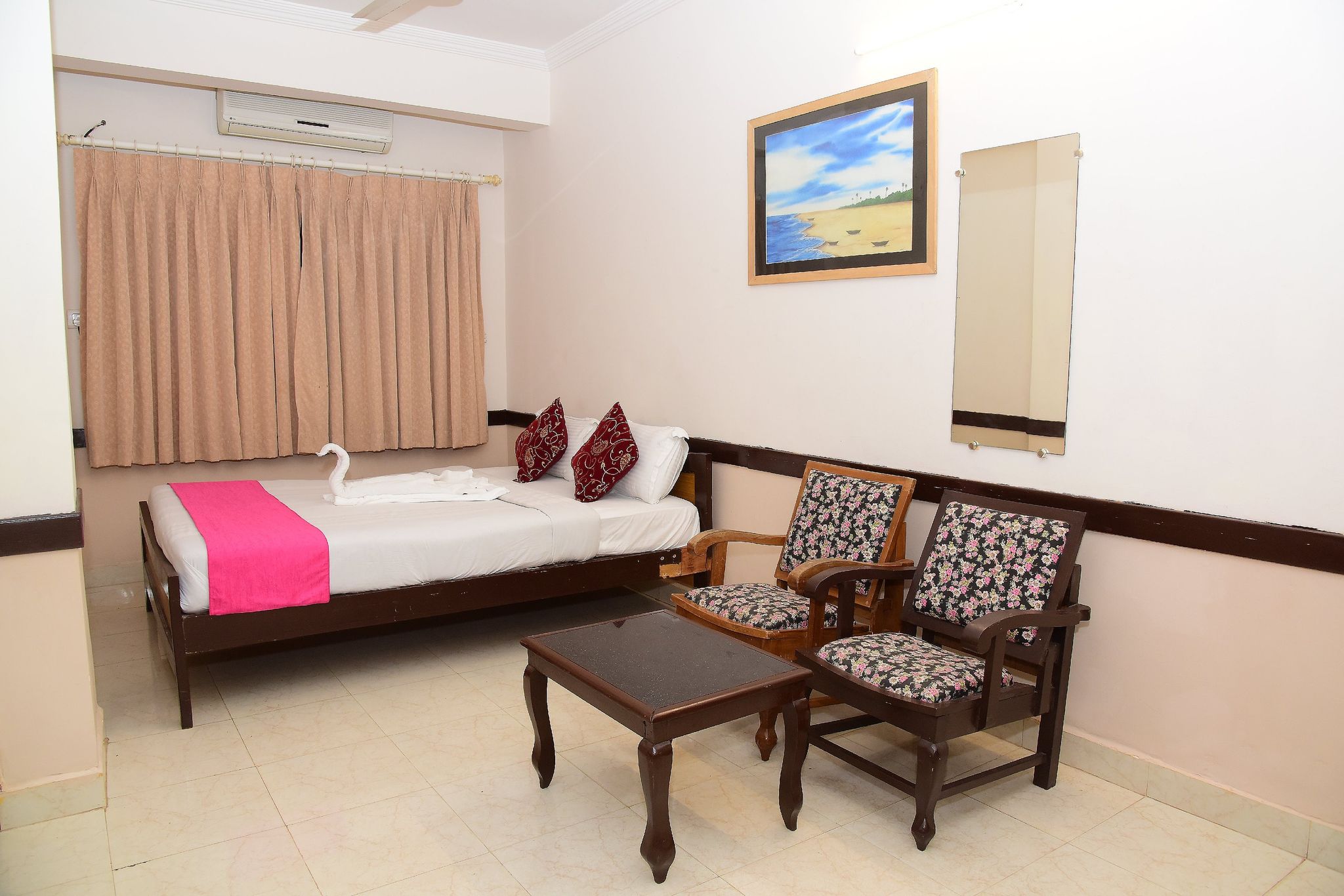 GT GOVEIA SUITES Deluxe Ac Room  6